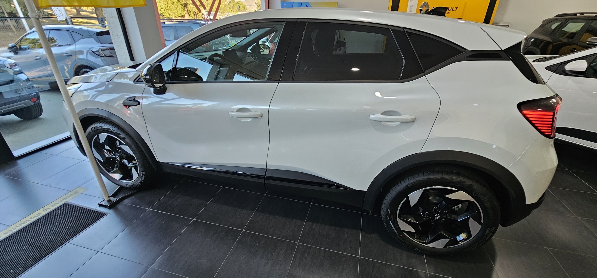 Renault Captur TECHNO E-TECH 117KW 160CV foto 24